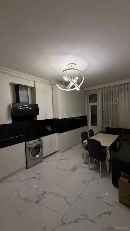 Satılır 5 otaqlı mənzil 250 m²
