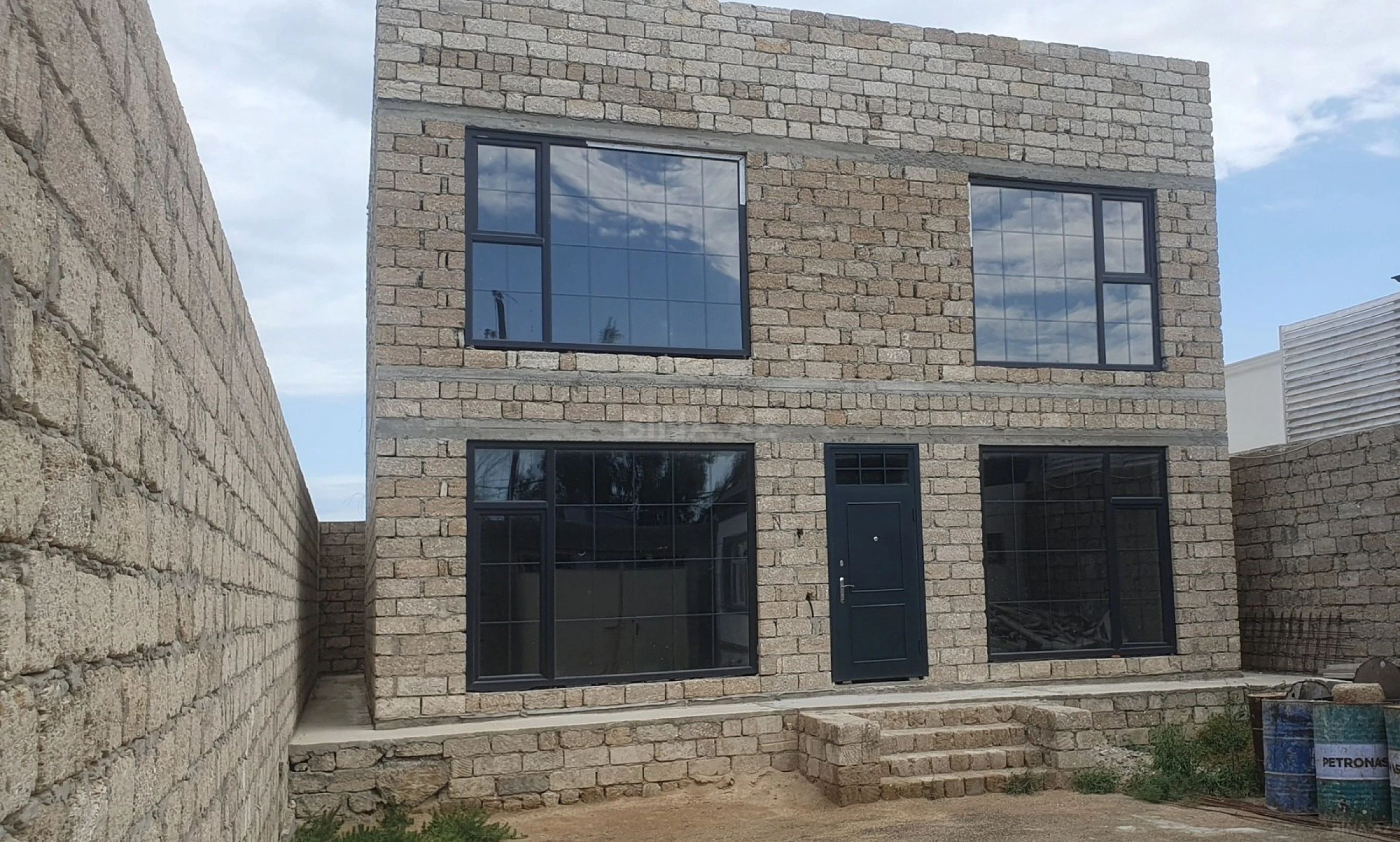 Satılır 5 otaqlı həyət evi 210 m²