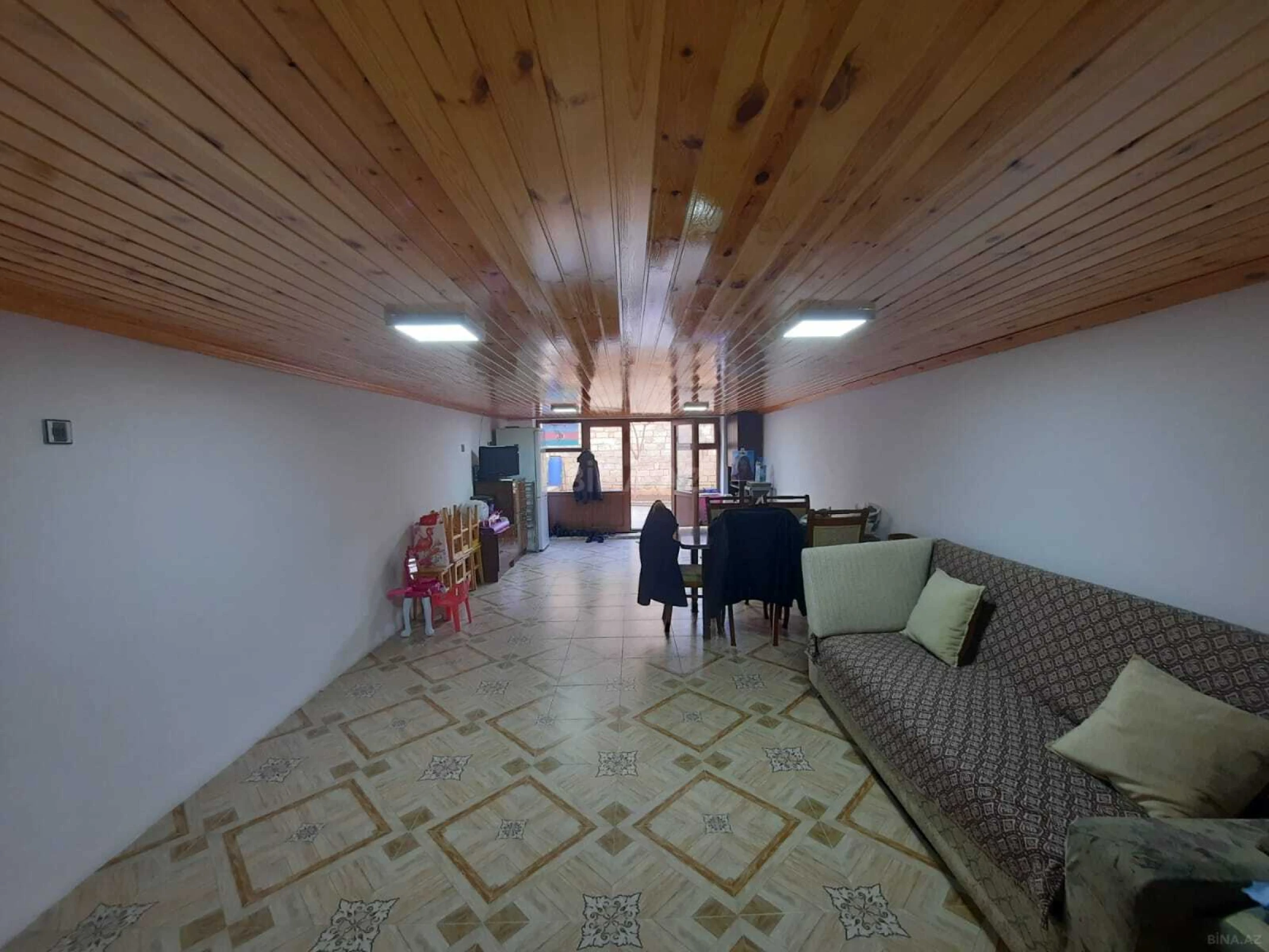 Kirayə verilir 6 otaqlı həyət evi 300 m²