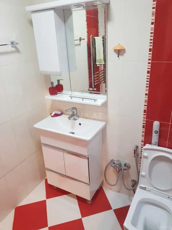 Kirayə verilir 2 otaqlı mənzil 70 m²