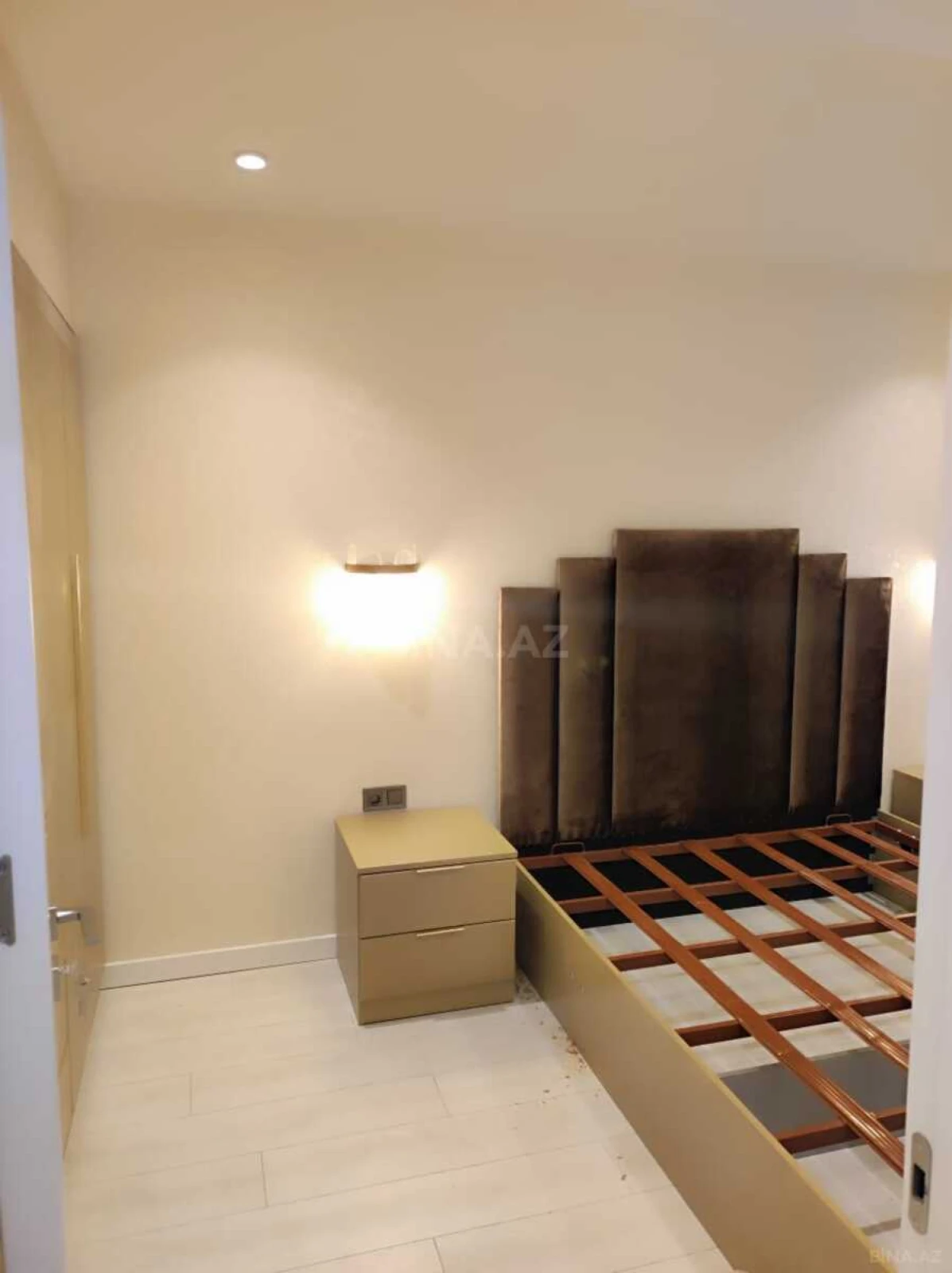 Satılır 4 otaqlı mənzil 135.5 m²