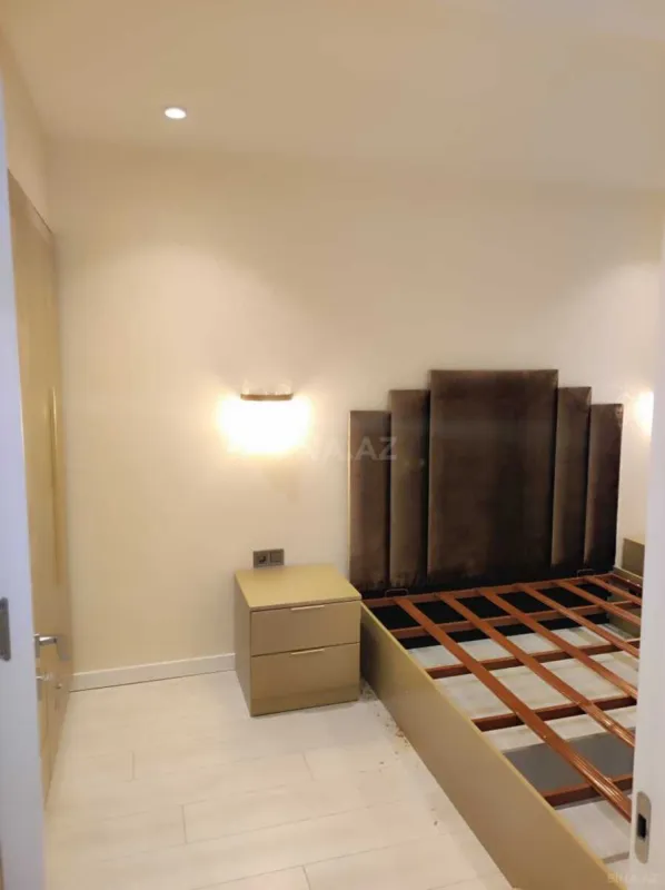 Satılır 4 otaqlı mənzil 135.5 m²