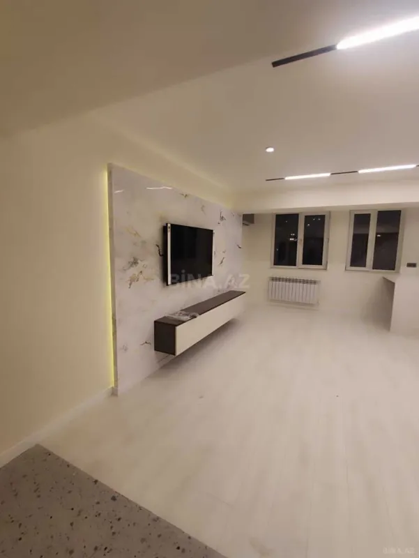 Satılır 4 otaqlı mənzil 135.5 m²