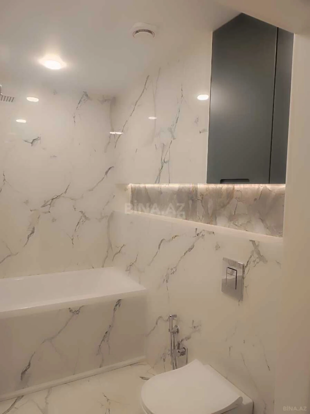 Satılır 4 otaqlı mənzil 135.5 m²