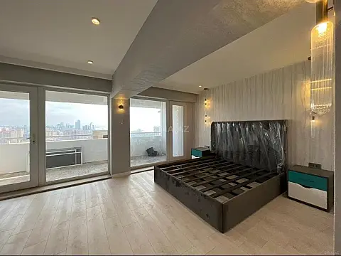 Satılır 4 otaqlı mənzil 135.5 m²