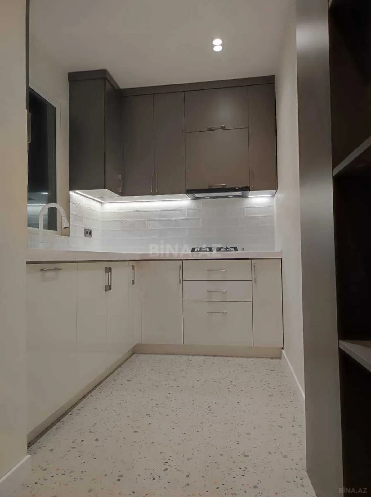 Satılır 4 otaqlı mənzil 135.5 m²