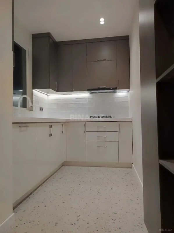 Satılır 4 otaqlı mənzil 135.5 m²