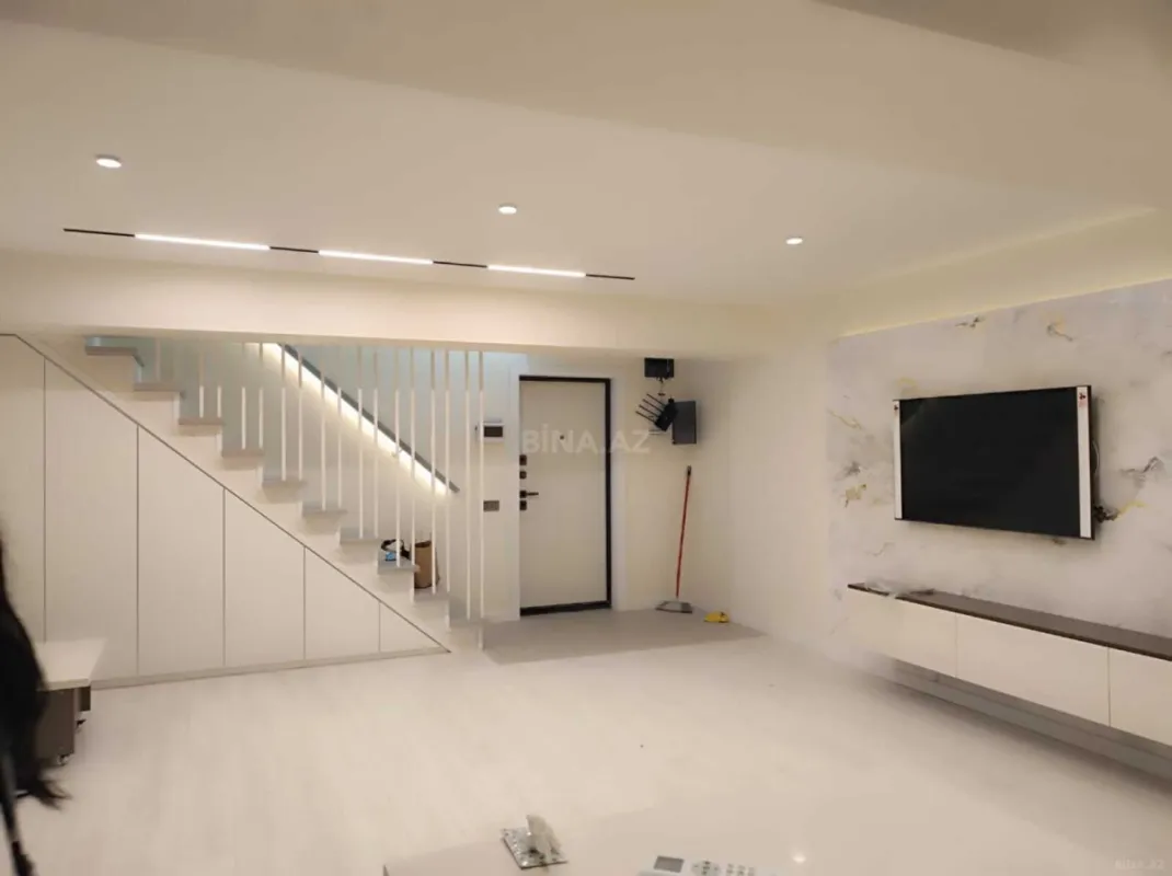 Satılır 4 otaqlı mənzil 135.5 m²