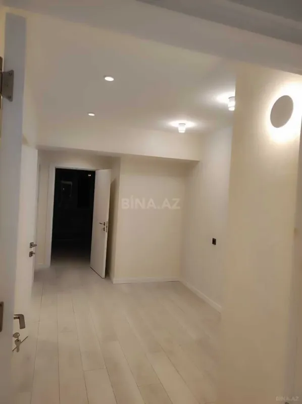 Satılır 4 otaqlı mənzil 135.5 m²