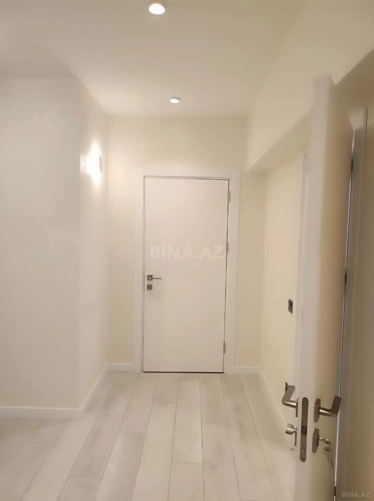 Satılır 4 otaqlı mənzil 135.5 m²