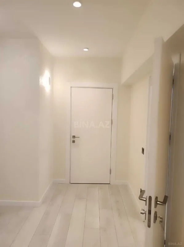 Satılır 4 otaqlı mənzil 135.5 m²