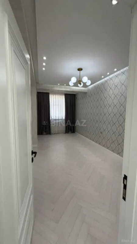 Satılır 4 otaqlı mənzil 131 m²
