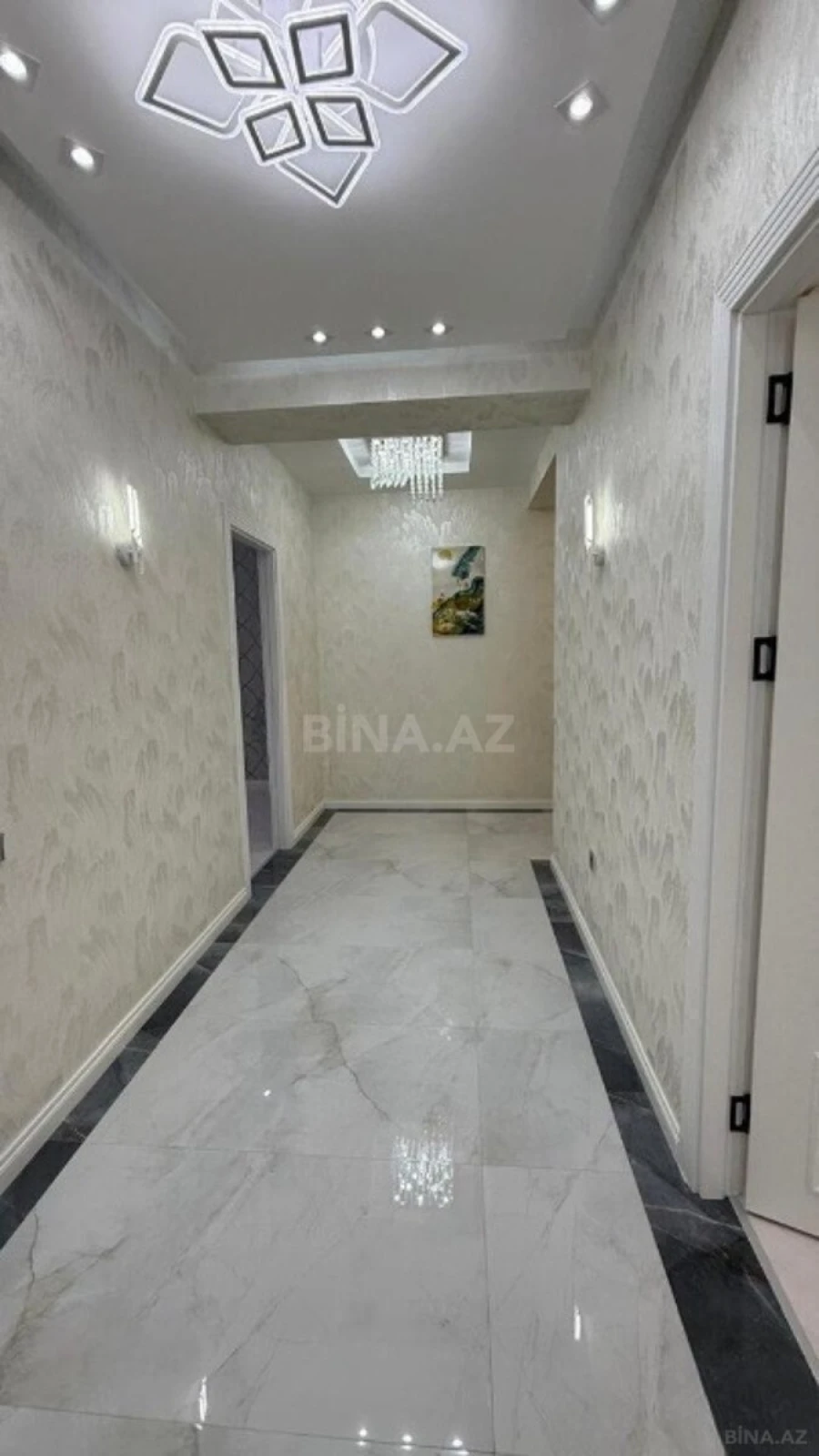 Satılır 4 otaqlı mənzil 131 m²