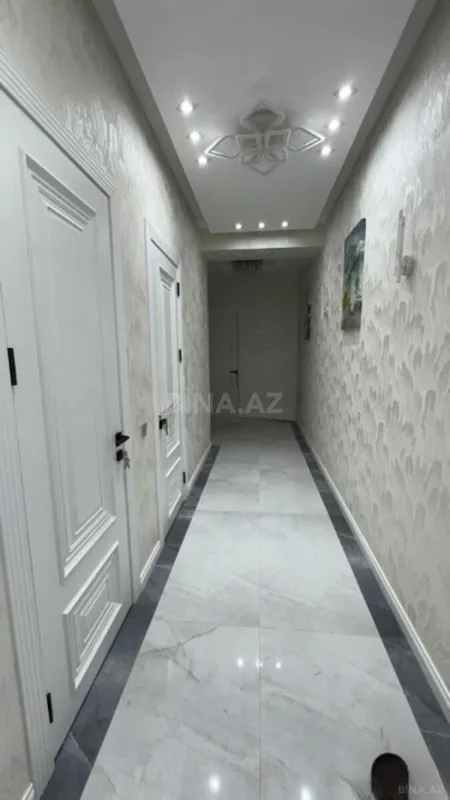Satılır 4 otaqlı mənzil 131 m²