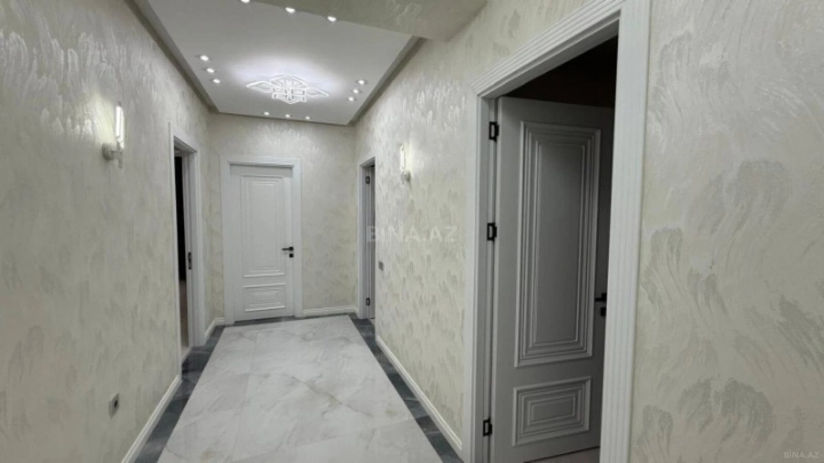 Satılır 4 otaqlı mənzil 131 m²