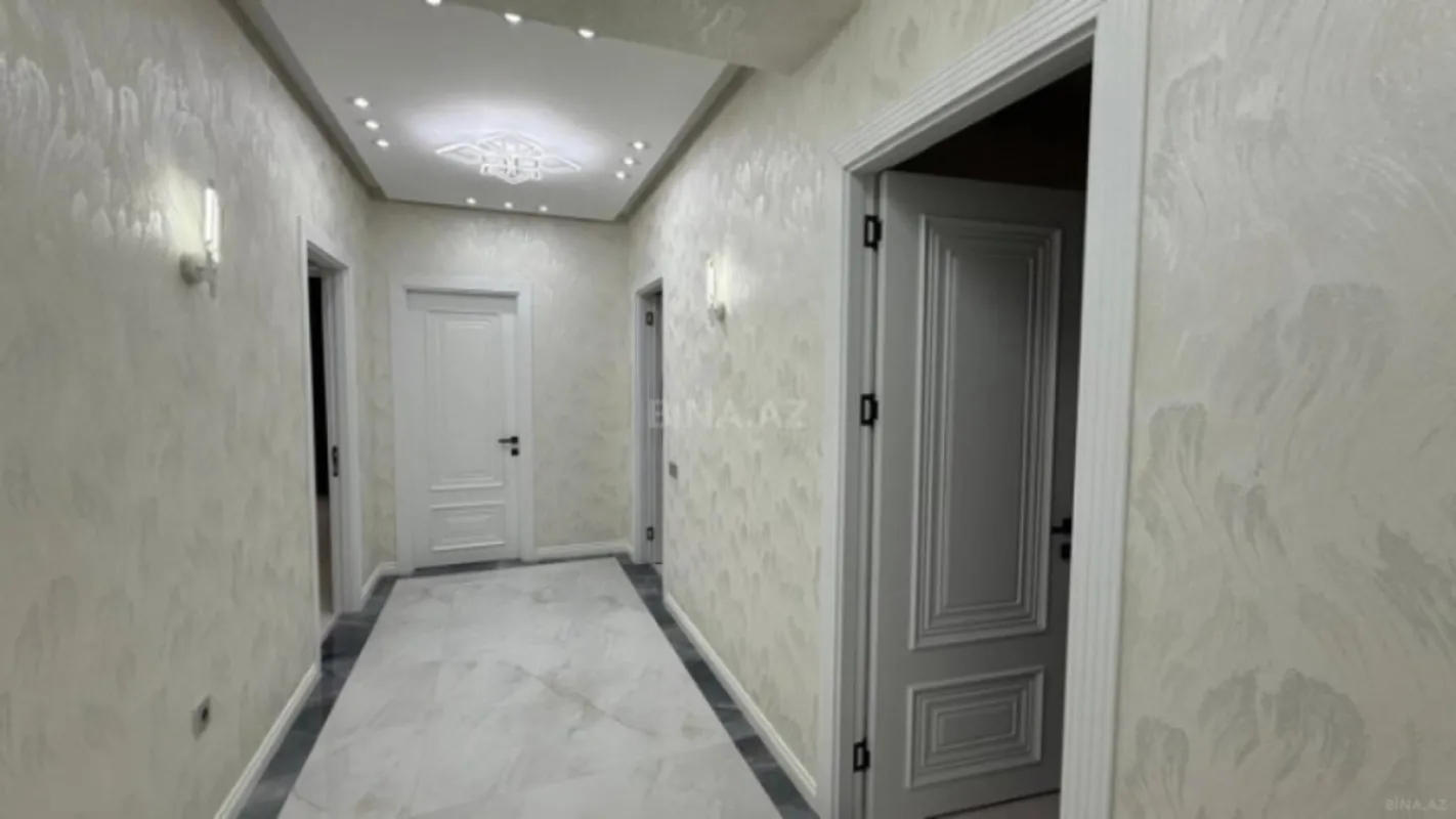 Satılır 4 otaqlı mənzil 131 m²