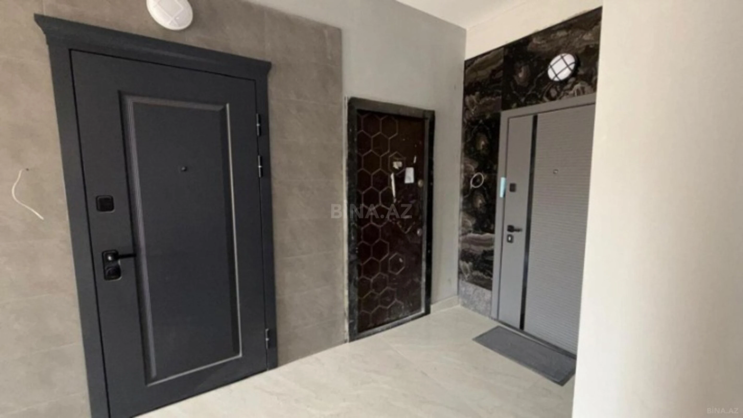 Satılır 4 otaqlı mənzil 131 m²