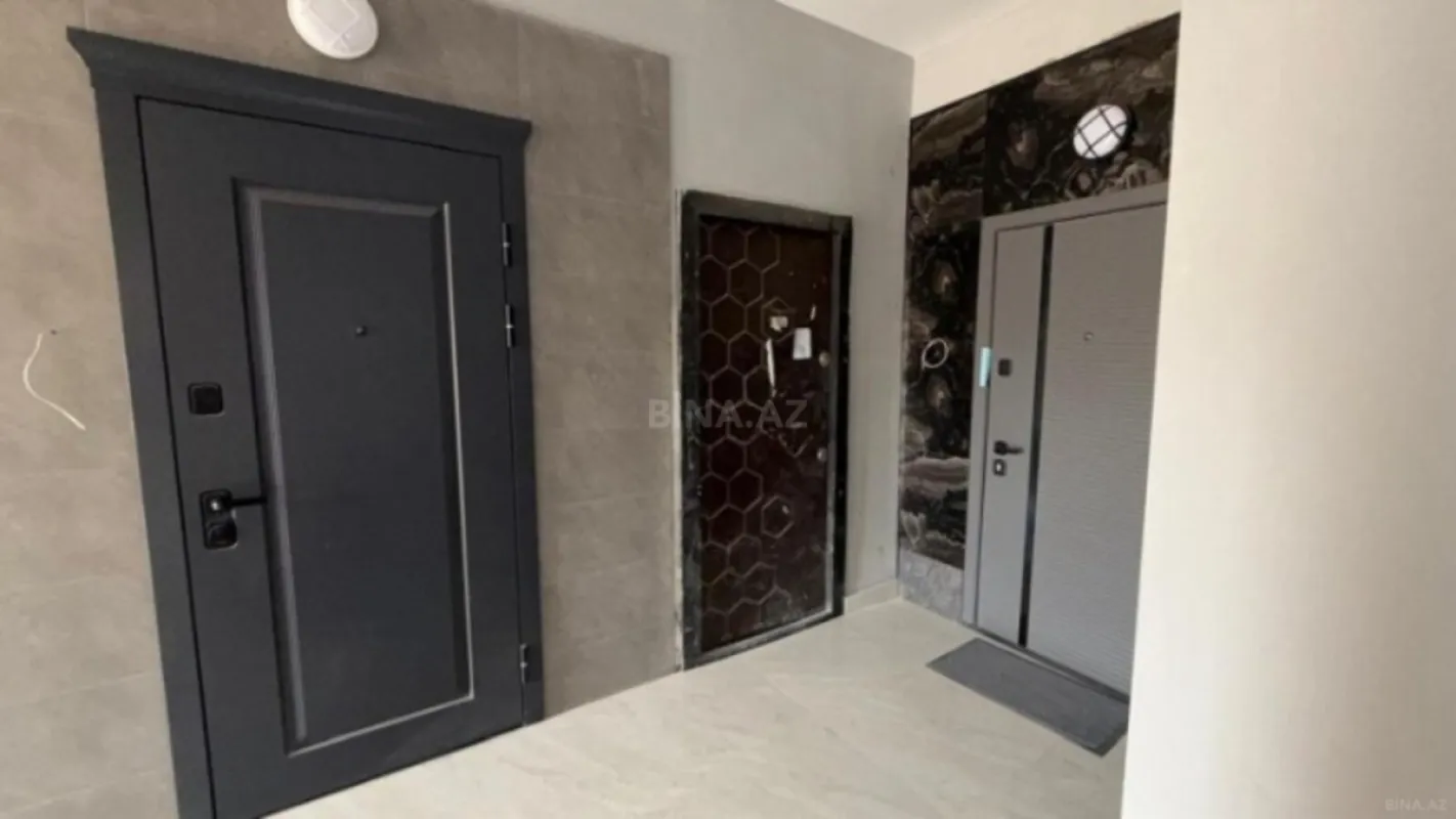 Satılır 4 otaqlı mənzil 131 m²