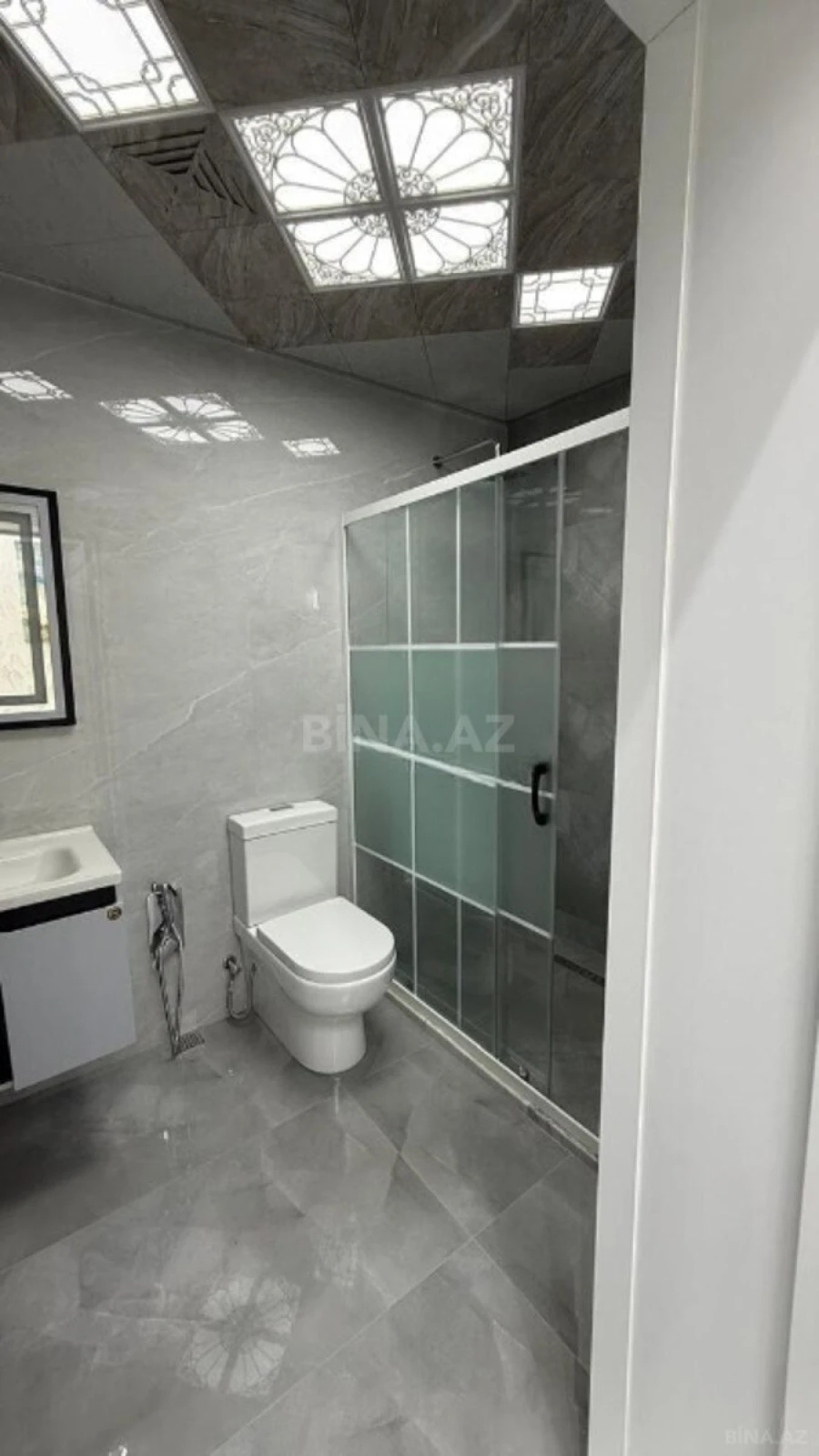 Satılır 4 otaqlı mənzil 131 m²