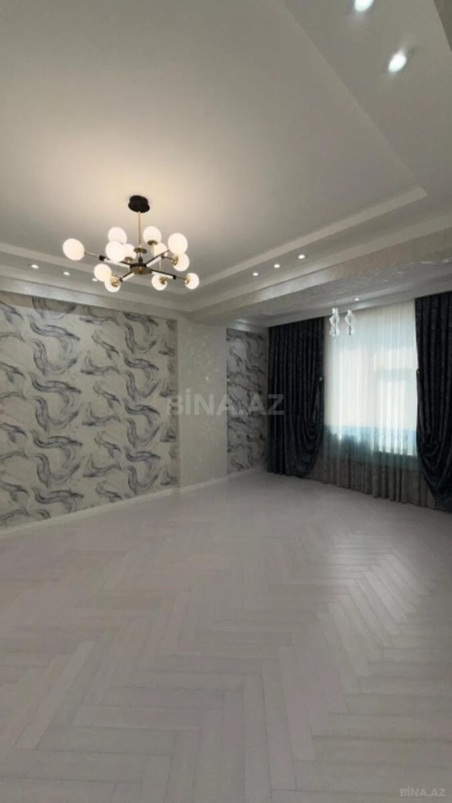 Satılır 4 otaqlı mənzil 131 m²
