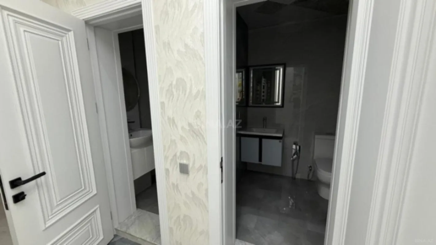 Satılır 4 otaqlı mənzil 131 m²