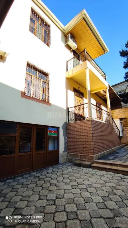 Satılır 6 otaqlı həyət evi 300 m²