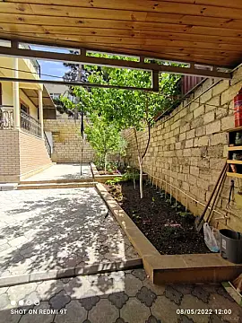 Satılır 6 otaqlı həyət evi 300 m²