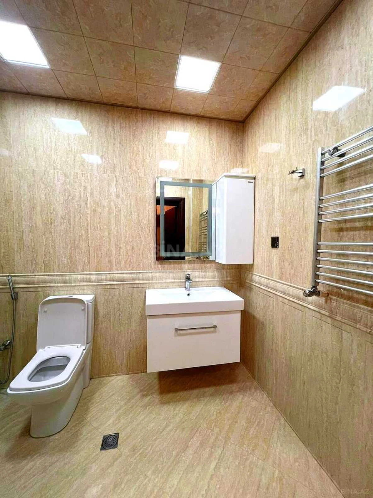 Satılır 2 otaqlı mənzil 70.5 m²