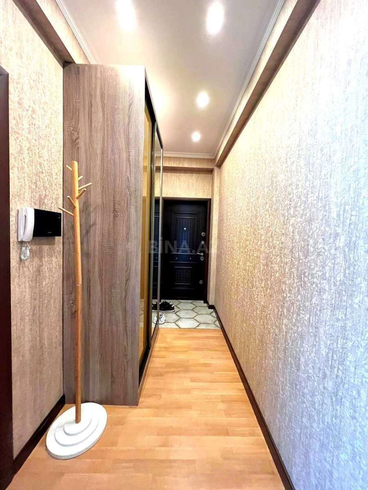 Satılır 2 otaqlı mənzil 70.5 m²