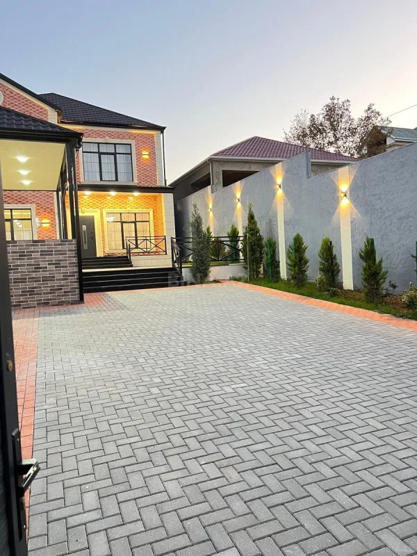 Satılır 6 otaqlı həyət evi 300 m²