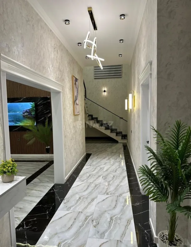 Satılır 6 otaqlı həyət evi 300 m²