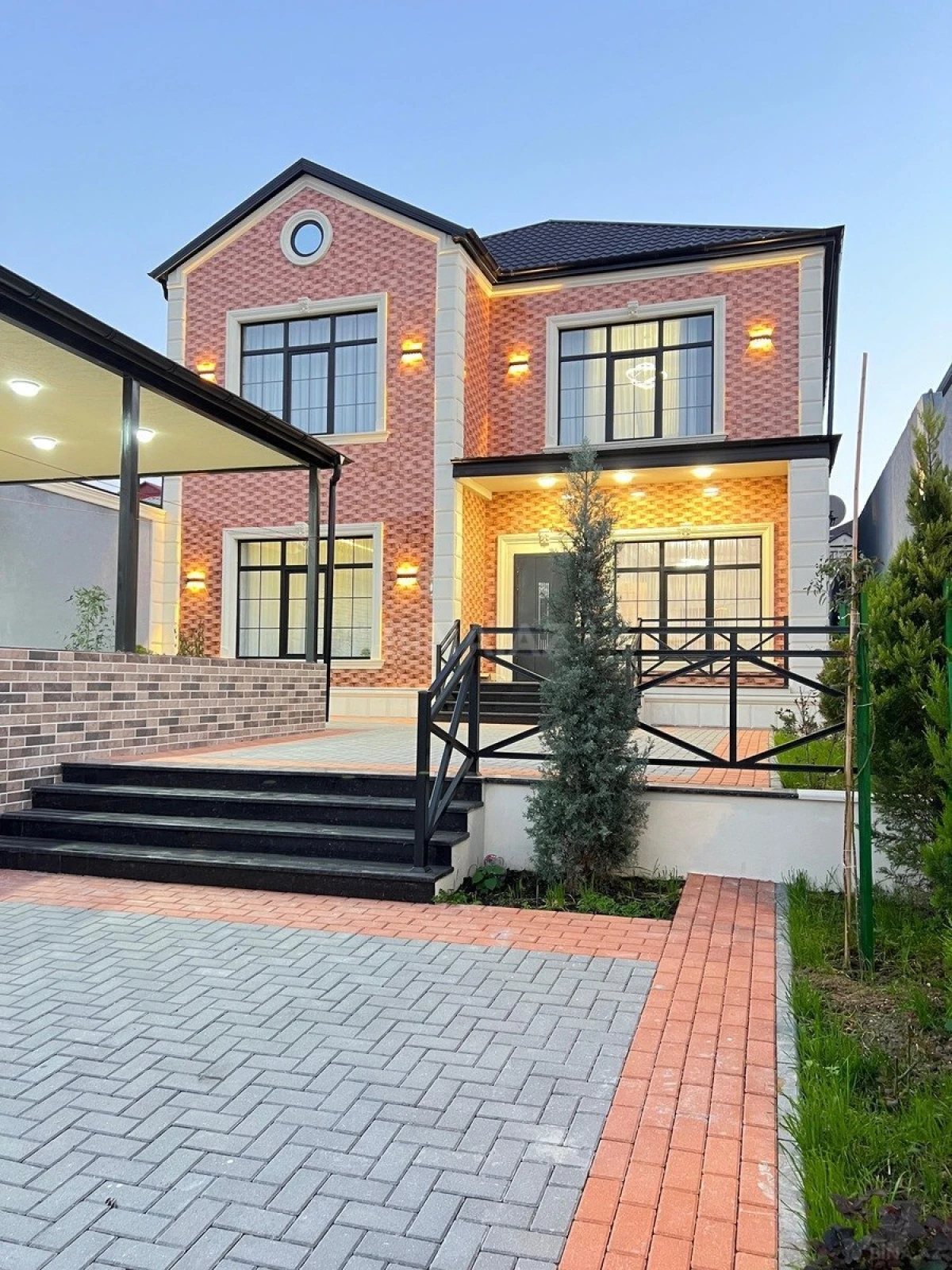 Satılır 6 otaqlı həyət evi 300 m²