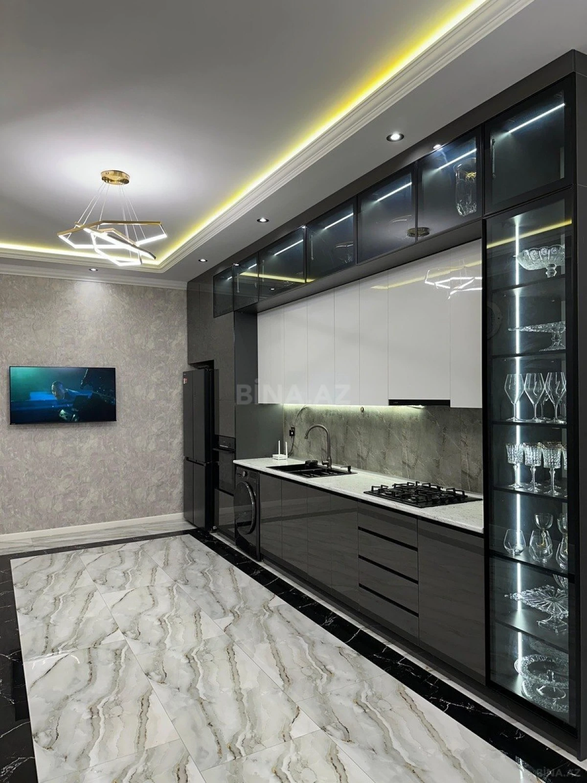 Satılır 6 otaqlı həyət evi 300 m²