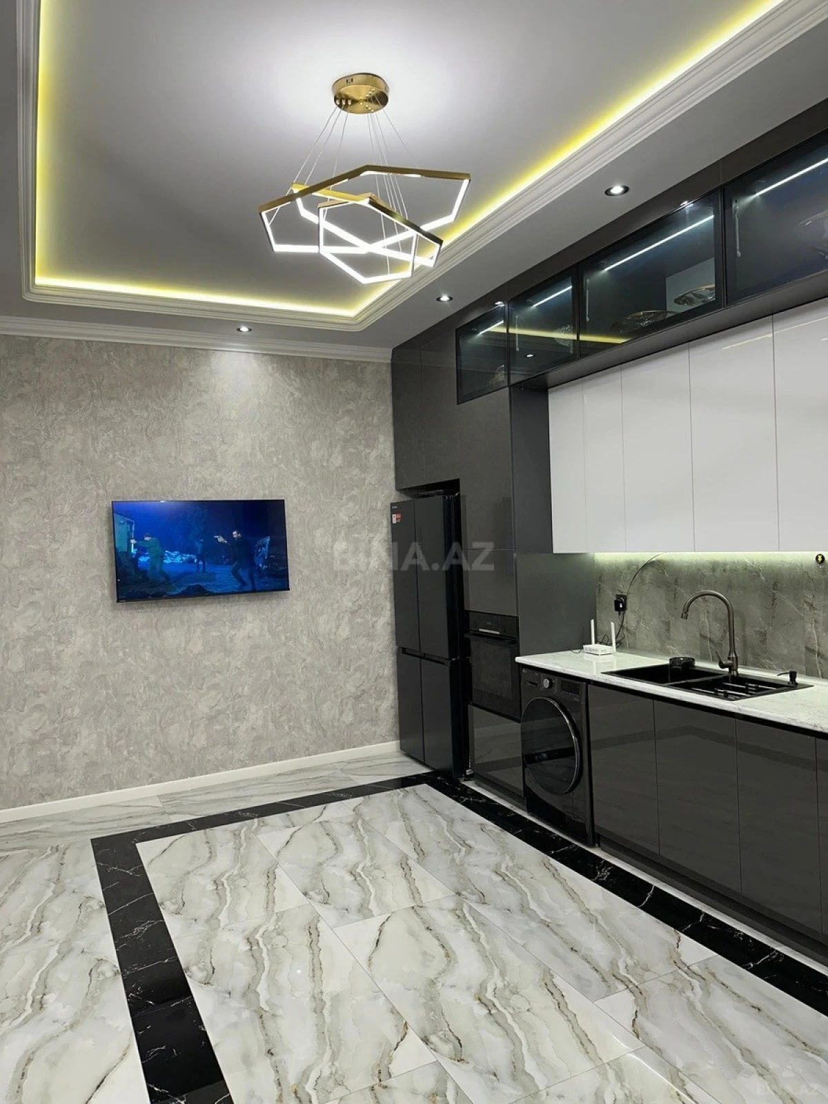 Satılır 6 otaqlı həyət evi 300 m²