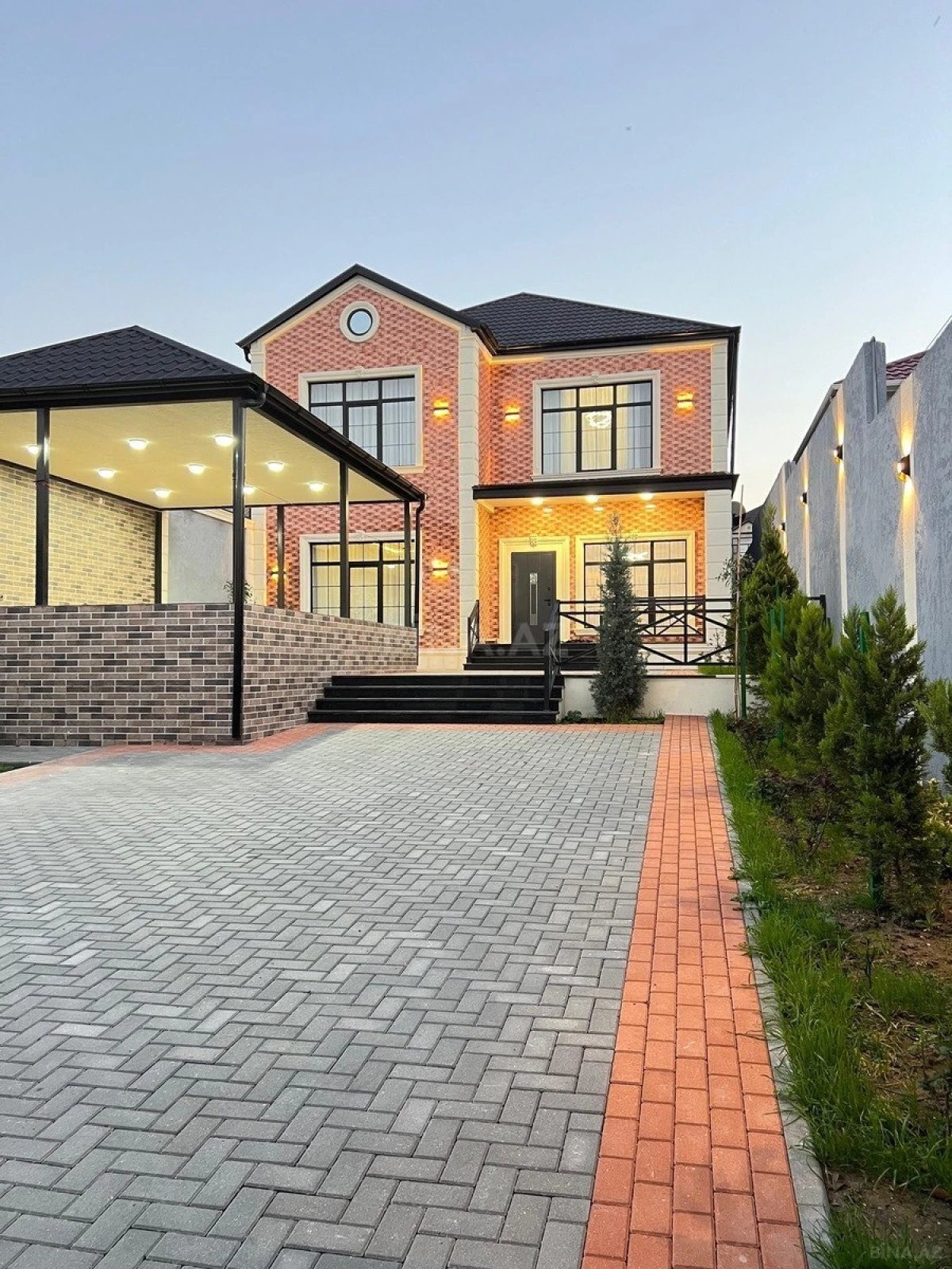 Satılır 6 otaqlı həyət evi 300 m²