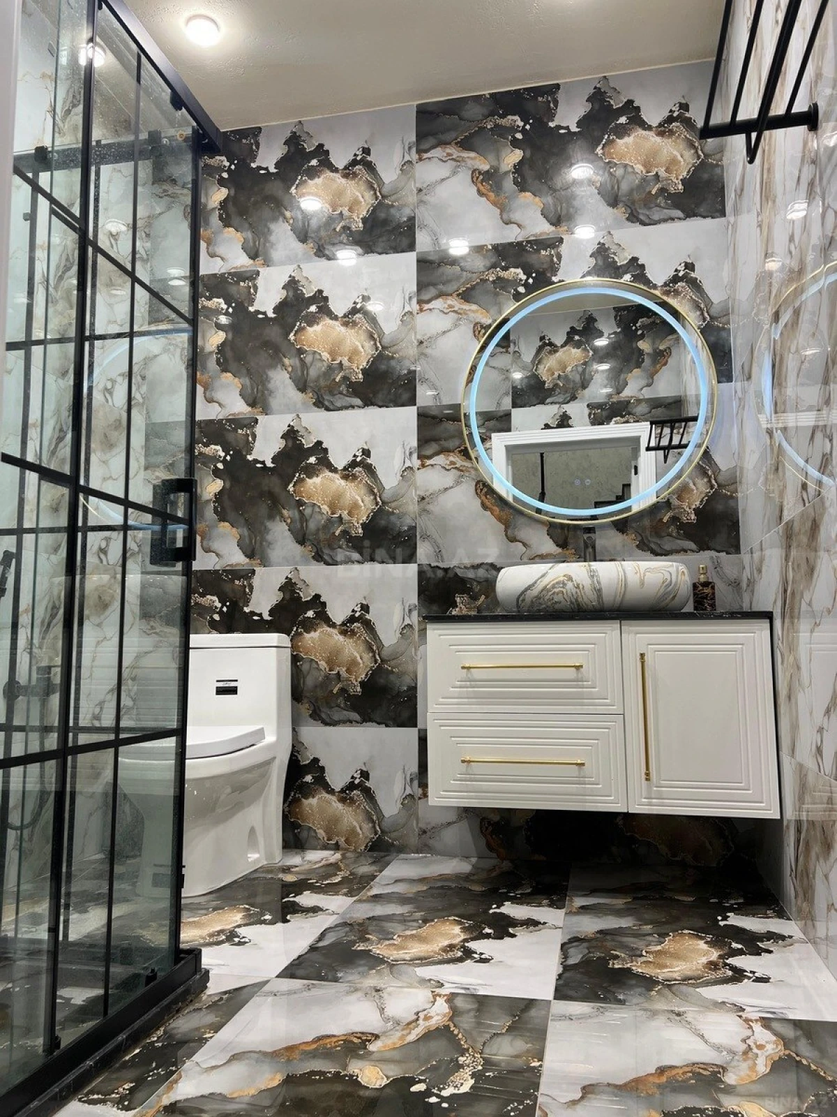 Satılır 6 otaqlı həyət evi 300 m²