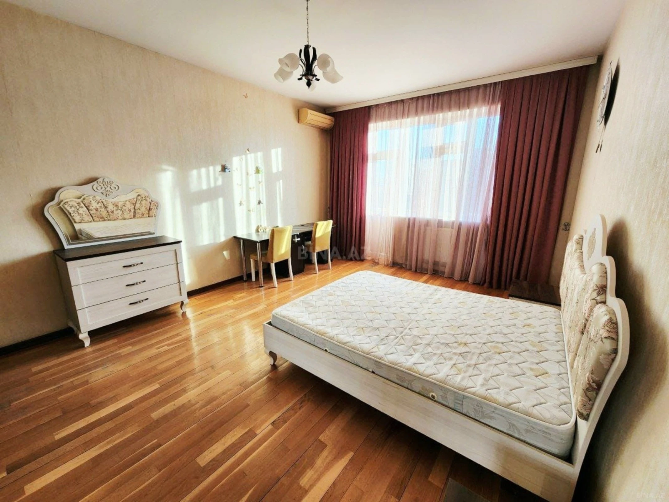 Kirayə verilir 3 otaqlı mənzil 165 m²