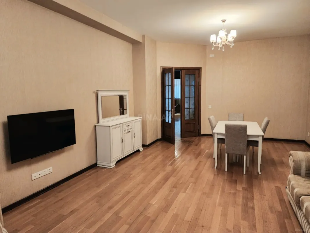 Kirayə verilir 3 otaqlı mənzil 165 m²