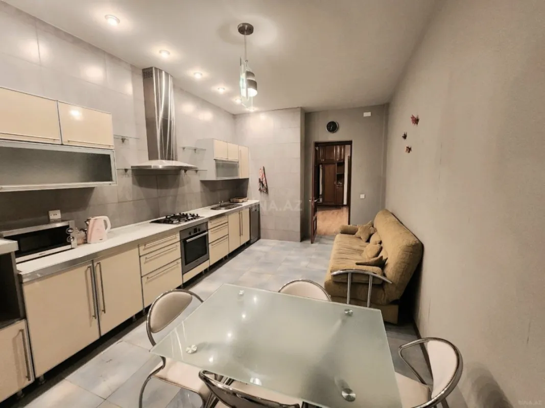 Kirayə verilir 3 otaqlı mənzil 165 m²
