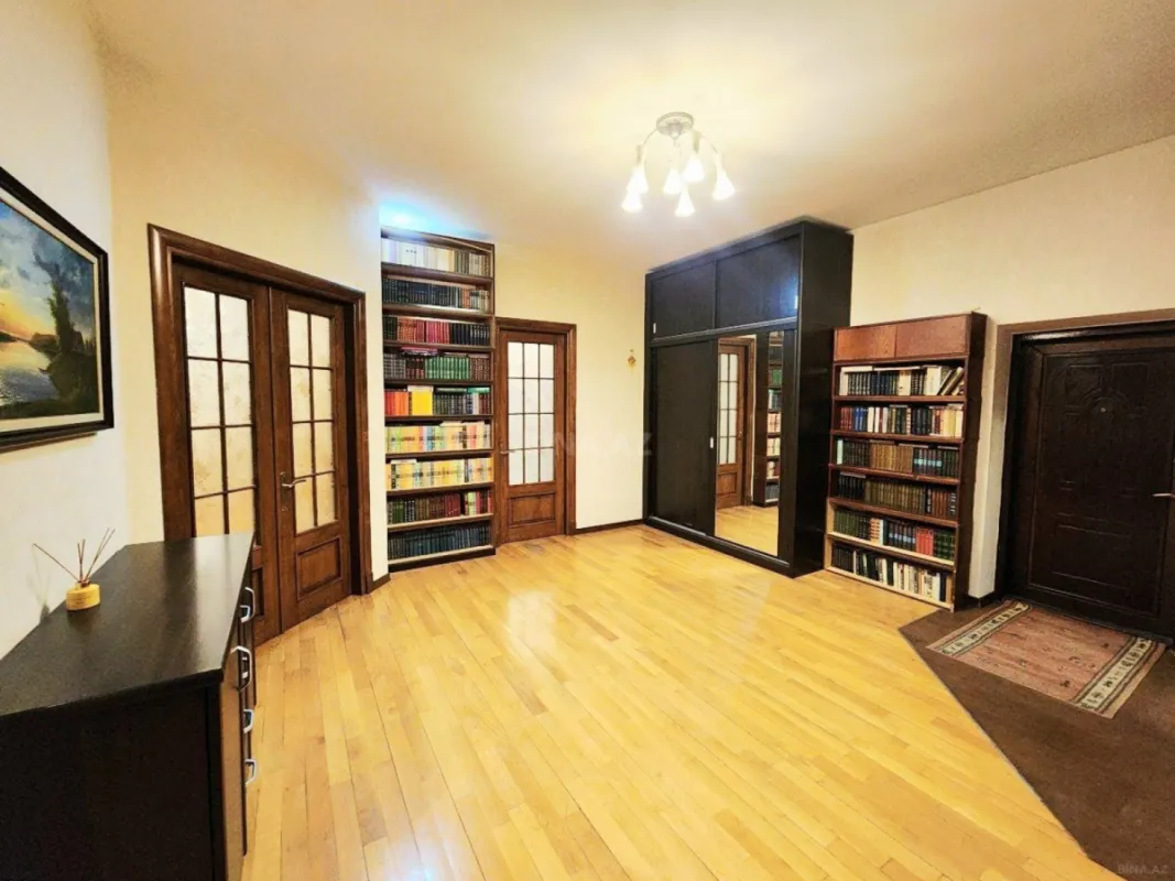 Kirayə verilir 3 otaqlı mənzil 165 m²