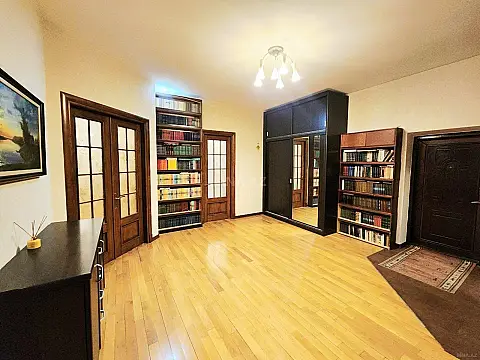 Kirayə verilir 3 otaqlı mənzil 165 m²