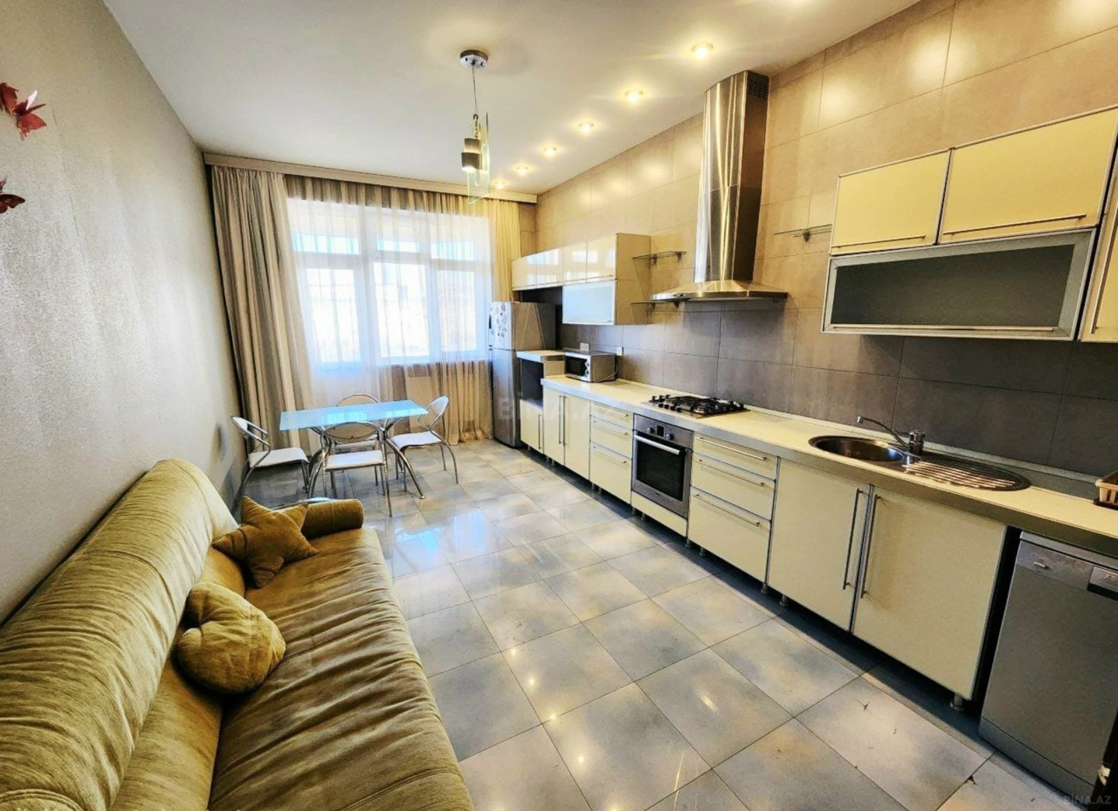 Kirayə verilir 3 otaqlı mənzil 165 m²