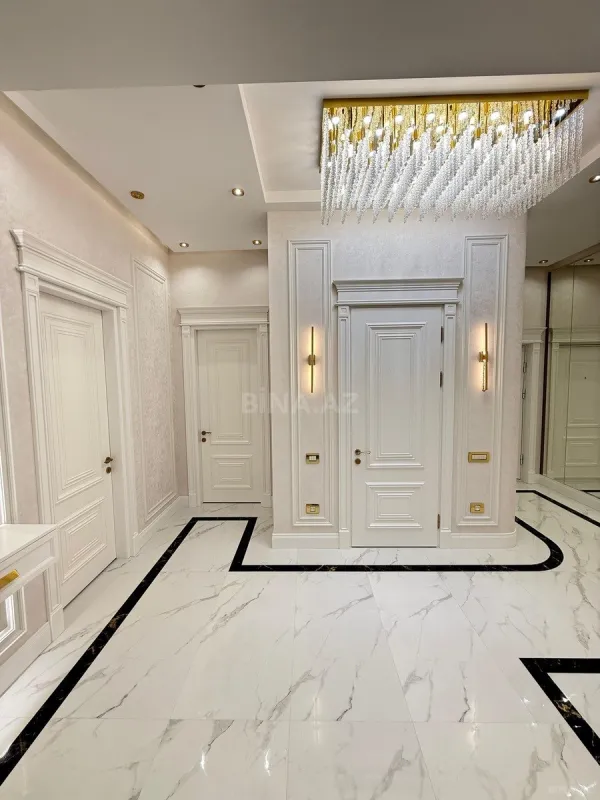 Satılır 4 otaqlı mənzil 185 m²