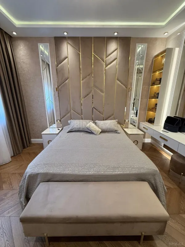 Satılır 4 otaqlı mənzil 185 m²