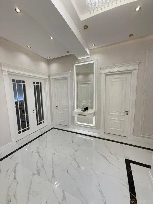 Satılır 4 otaqlı mənzil 185 m²