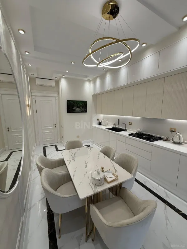 Satılır 4 otaqlı mənzil 185 m²