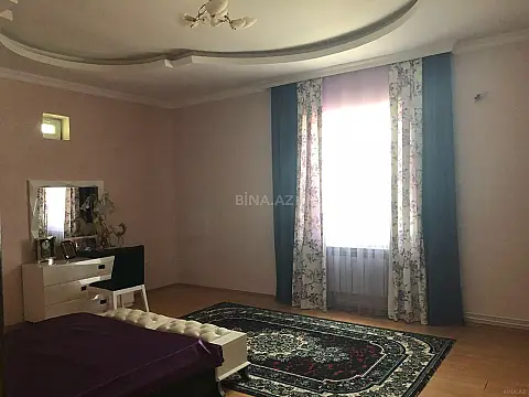 Satılır 10 otaqlı həyət evi 300 m²