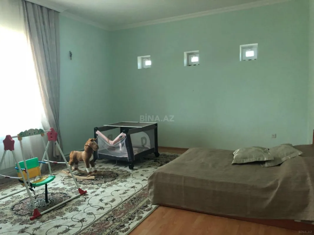 Satılır 10 otaqlı həyət evi 300 m²