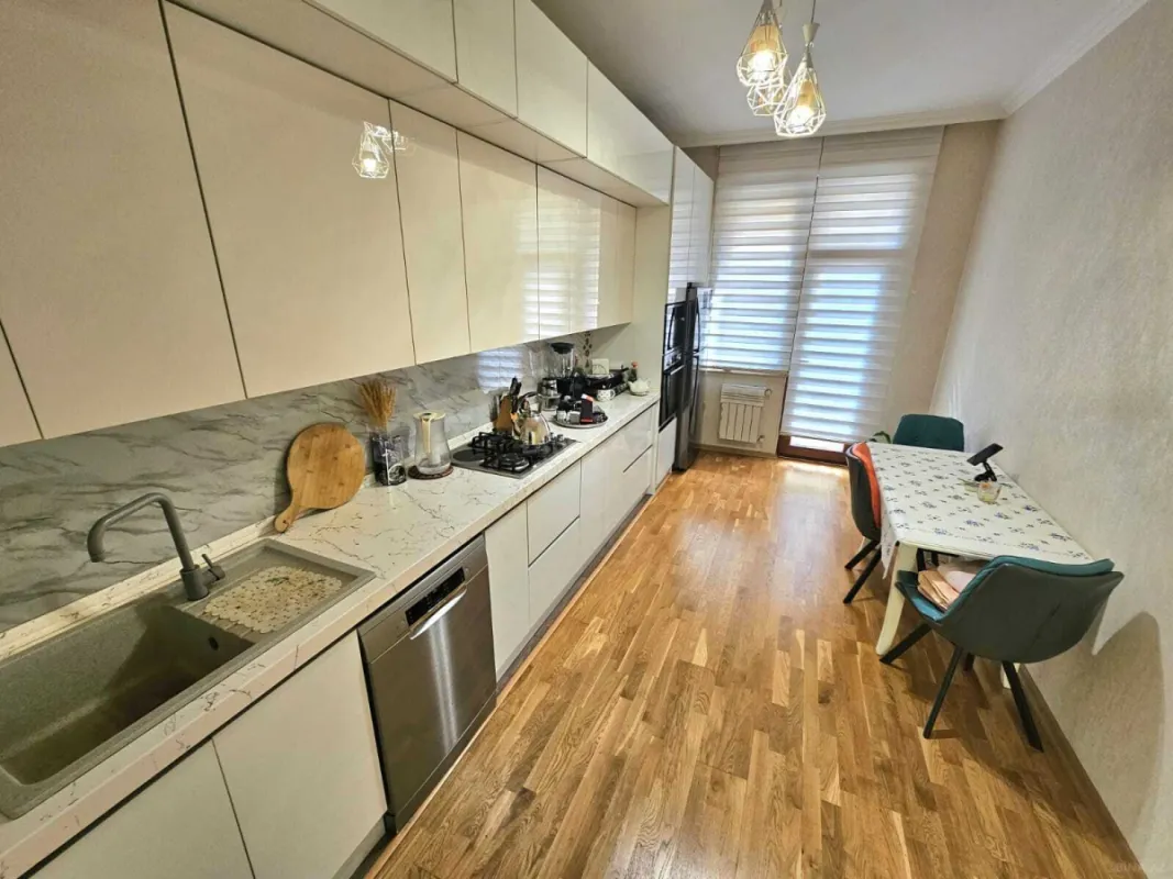 Satılır 3 otaqlı mənzil 110 m²