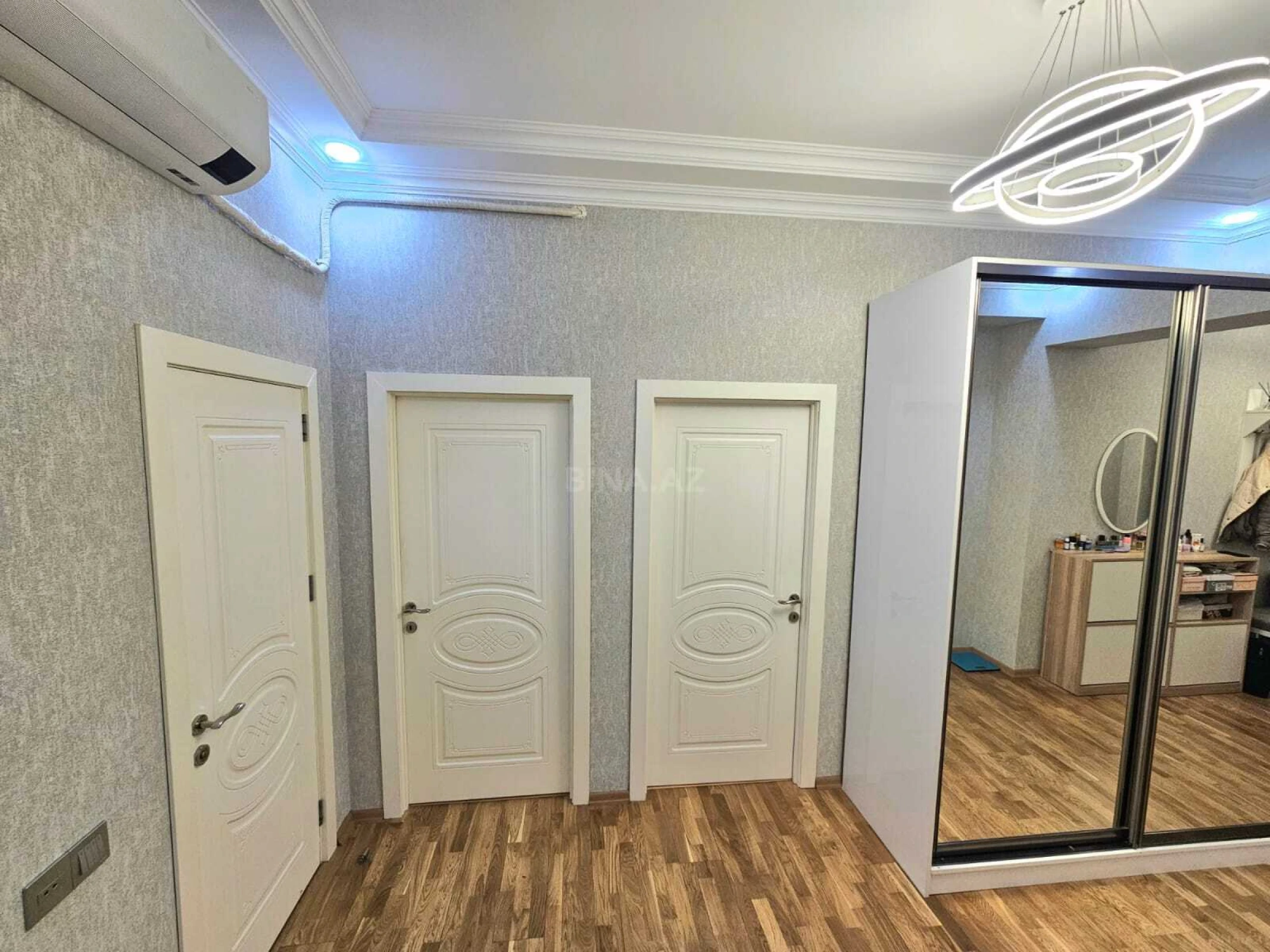 Satılır 3 otaqlı mənzil 110 m²